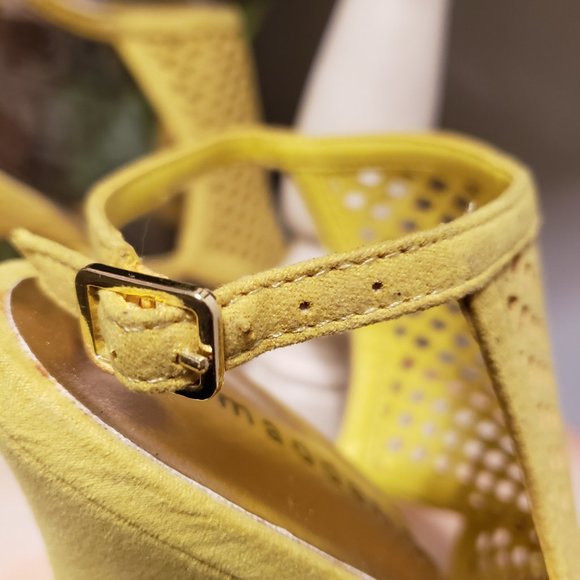 New Madden Girl Yellow Regal Strappy Sandals - Picture 5 of 12